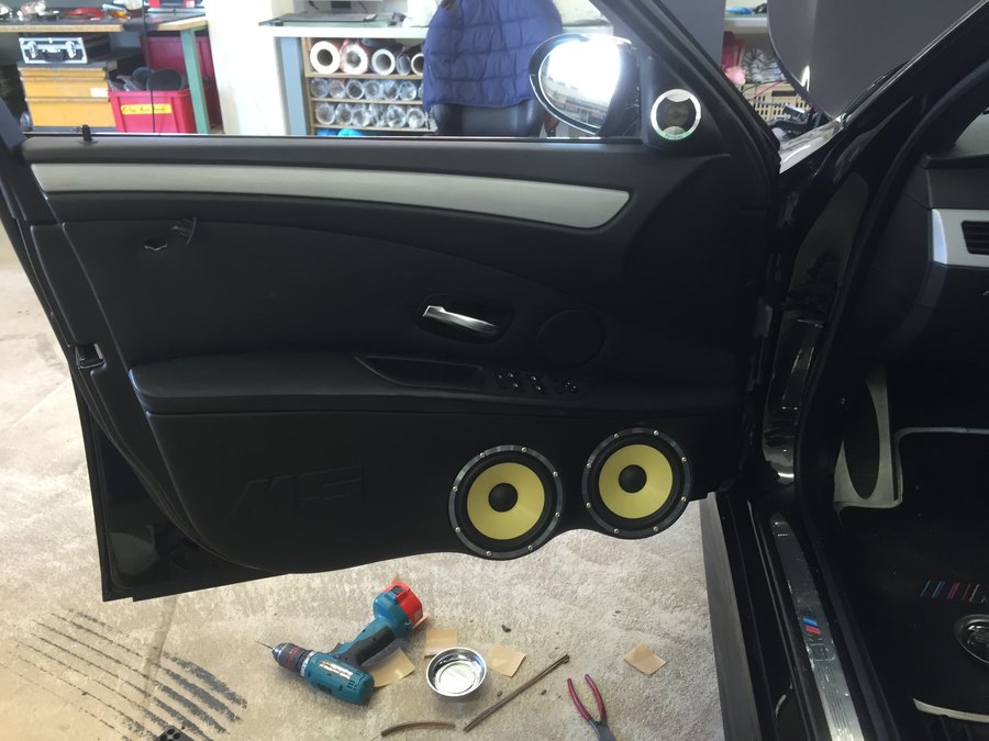 audio-bmw-m5-doorboards-4.JPG